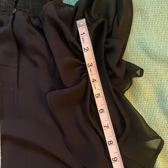 1.STATE
Smocked Flutter-Sleeve Top size S - Picture 6 of 7